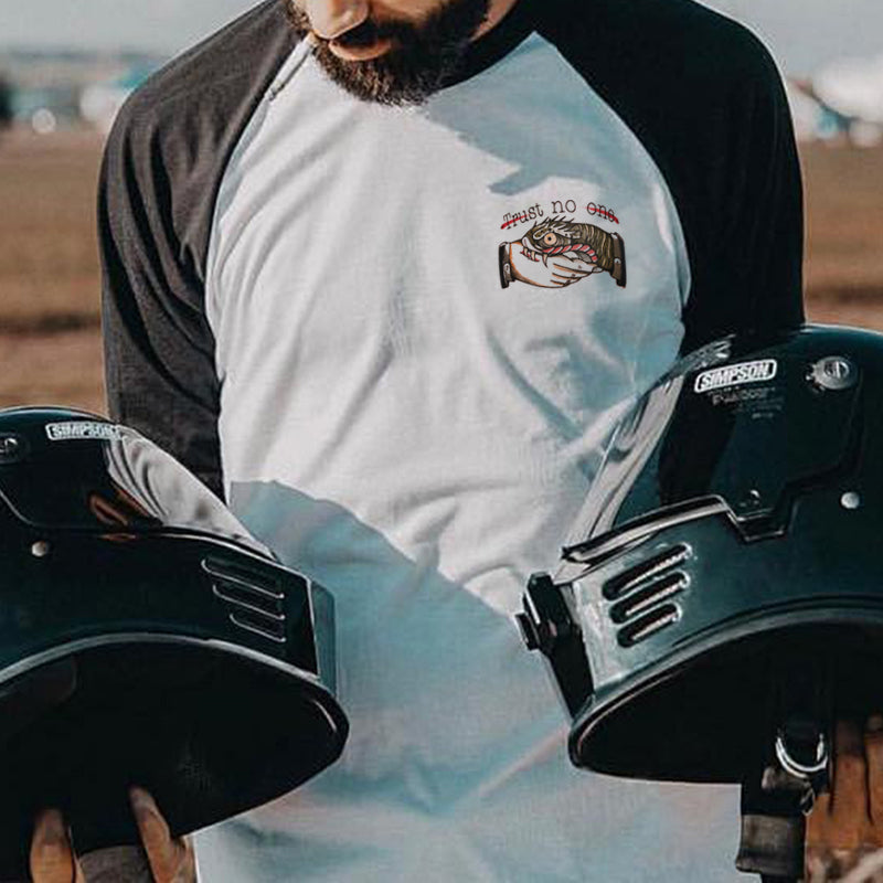 Cloeinc Stylish Raglan Sleeve Biting The Hand Trust No One T-Shirt - chicyea