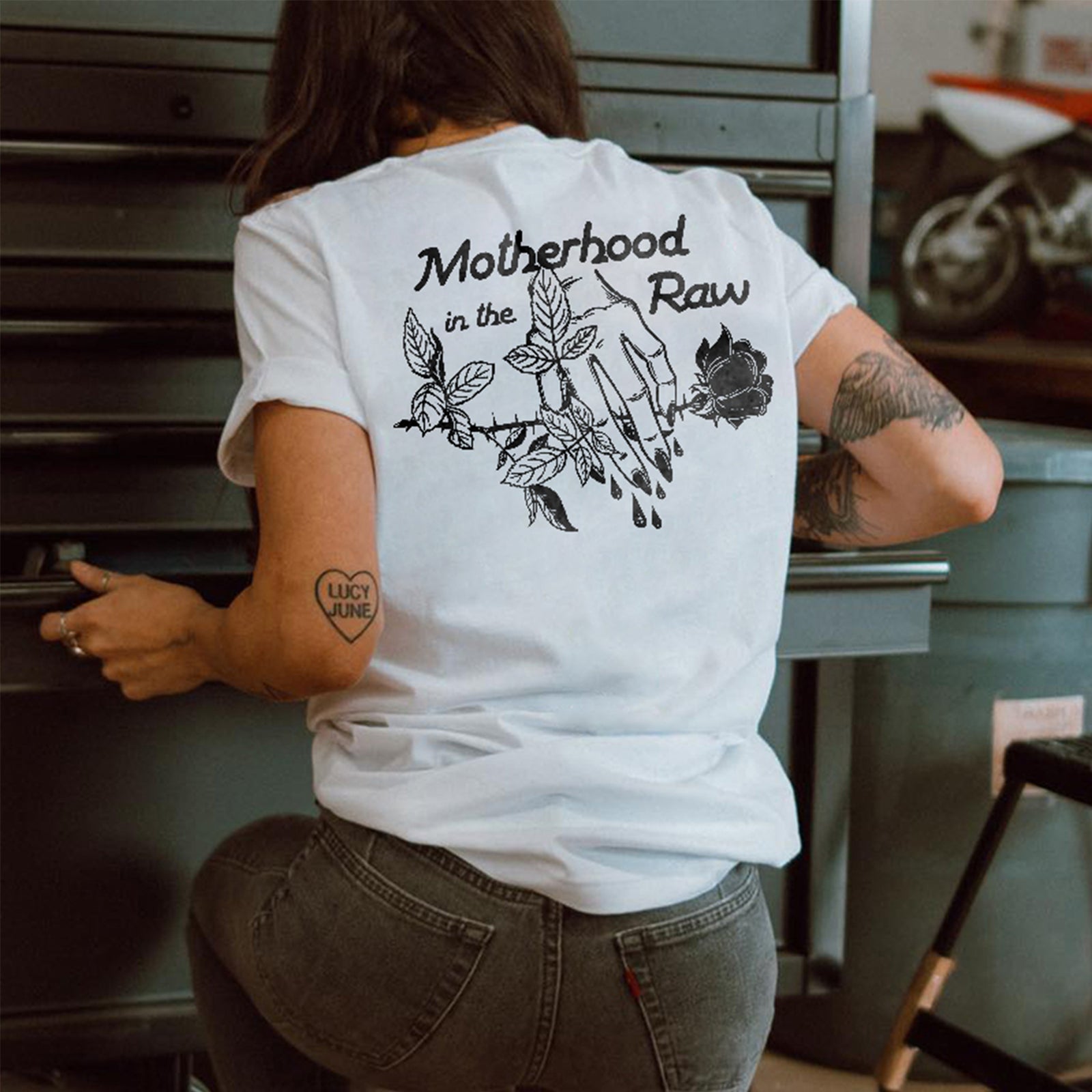 Minnieskull Motherhood In The Raw Printed T-Shirt - chicyea