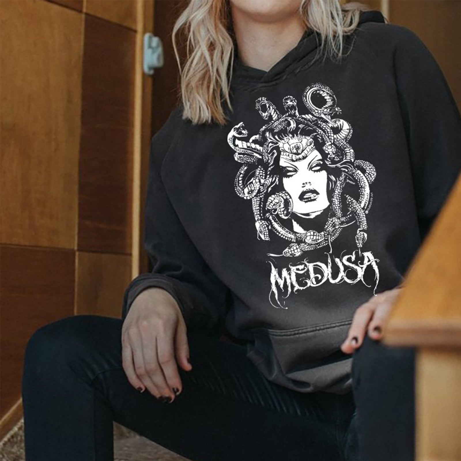 Minnieskull Medusa Printed Kangaroo Pocket Hoodie - chicyea
