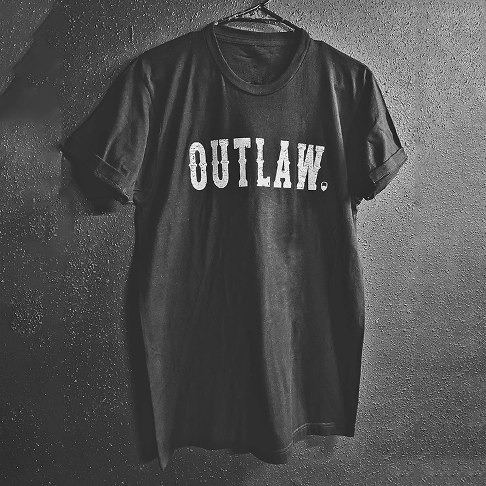 Livereid Black Men Outlaw Letter Printed Designer Black T-Shirt - chicyea