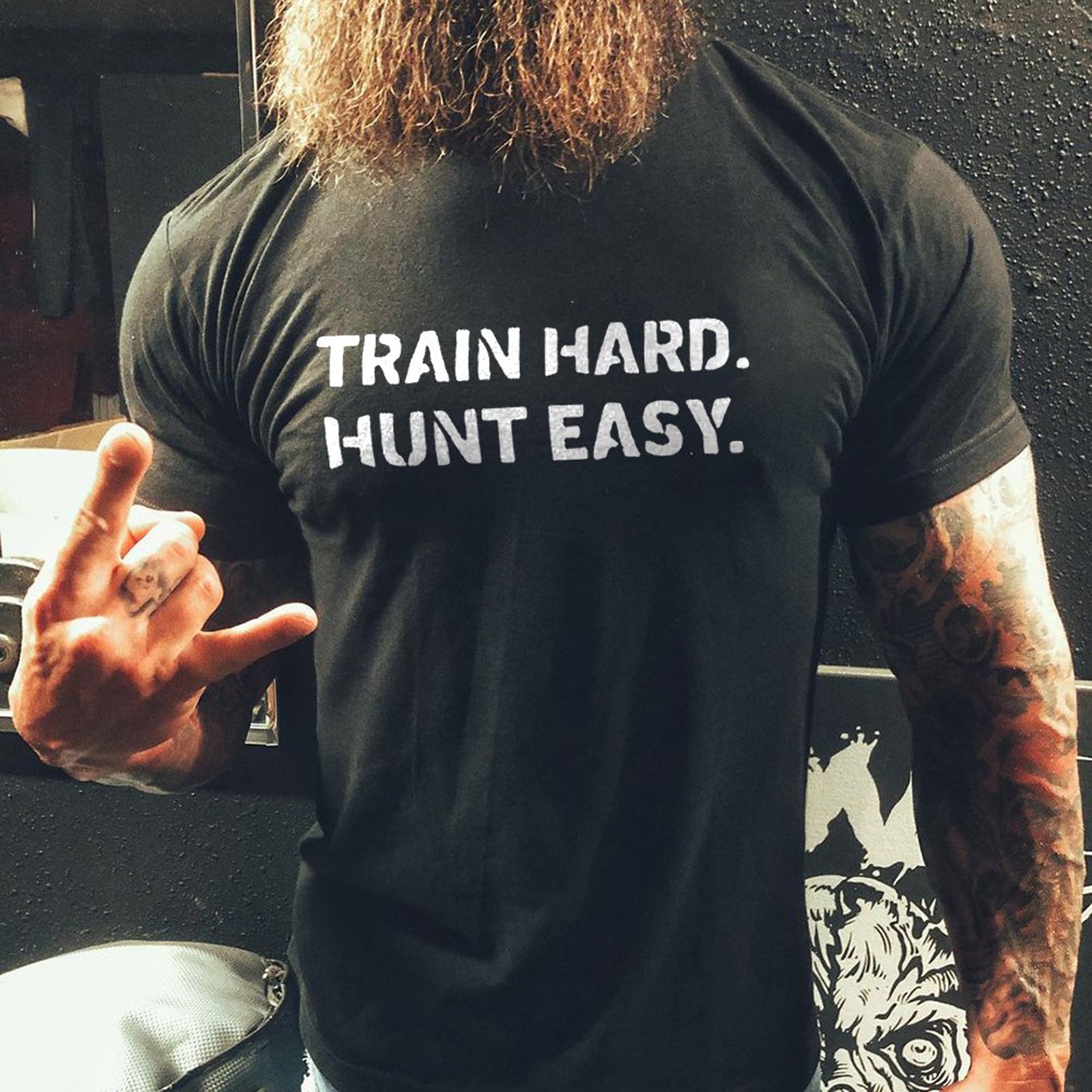 Livereid Train Hard Hunt Easy Letter T-Shirt - chicyea