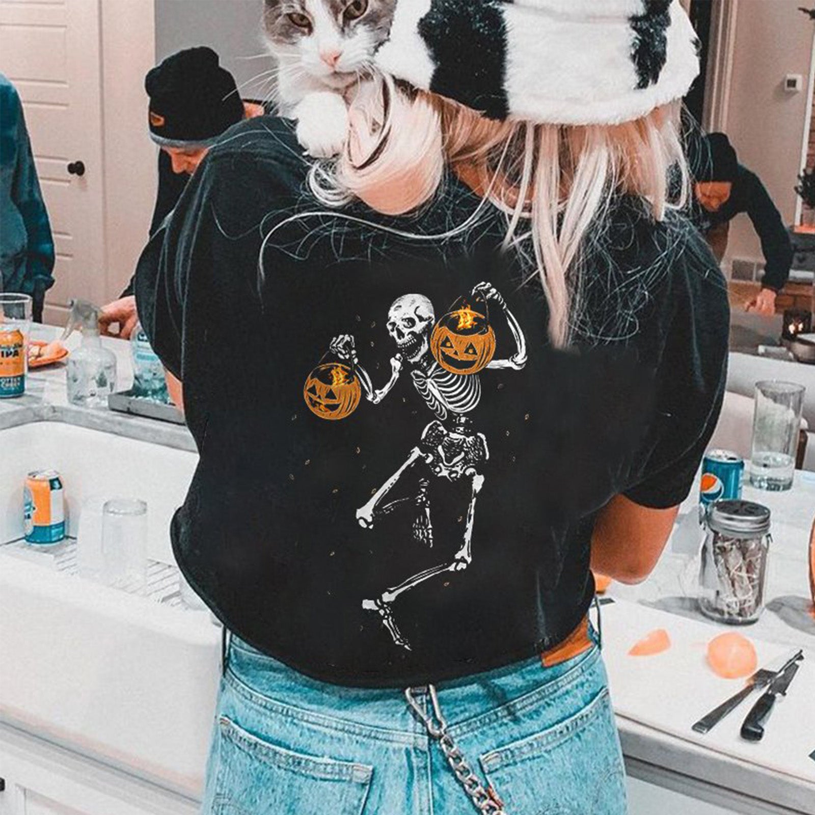Minnieskull Cool Skeleton Carrying Pumpkin Lanterns Printed T-Shirt - chicyea