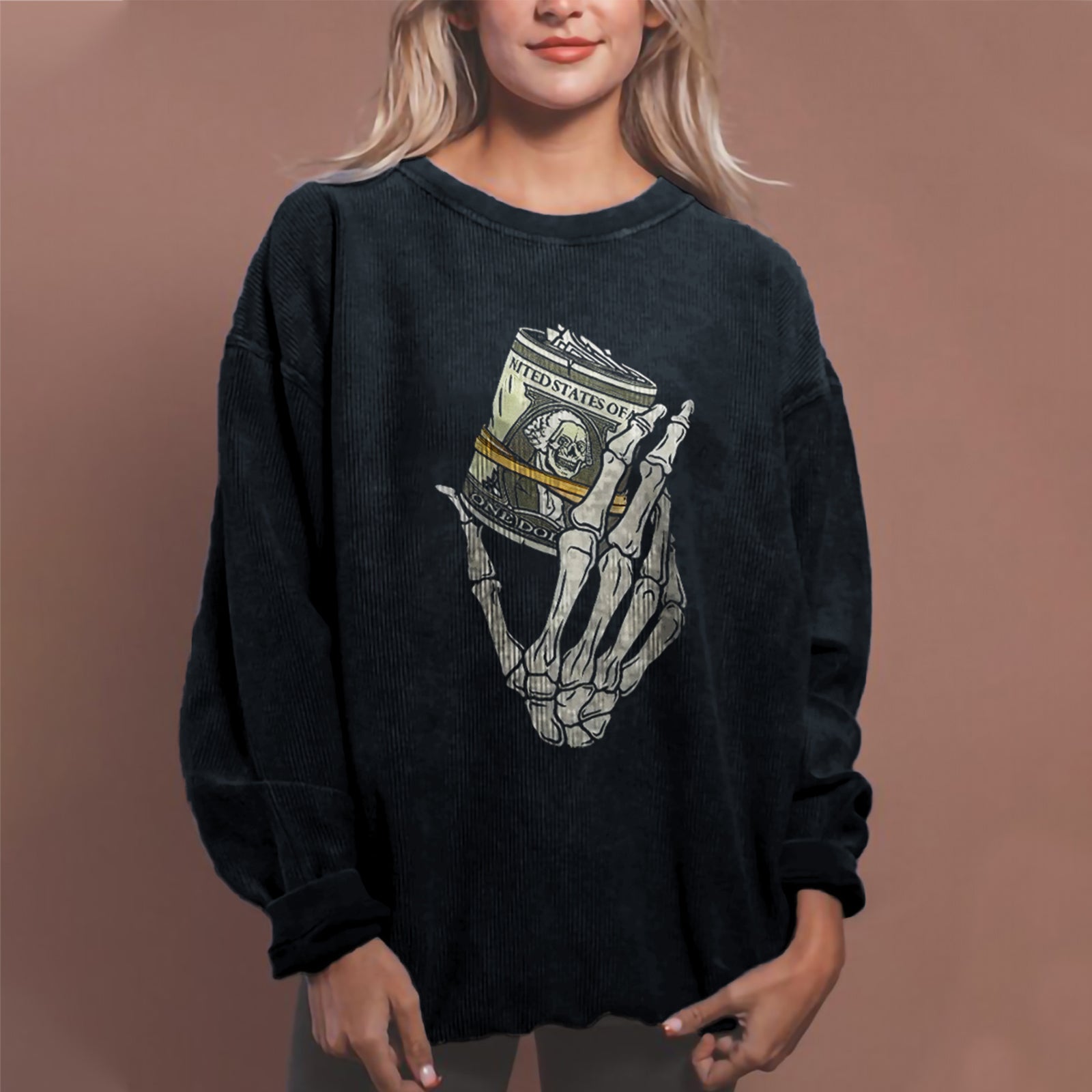 Minnieskull Skull Hand Holding Skull Money Print Plus Sweatshirt - chicyea